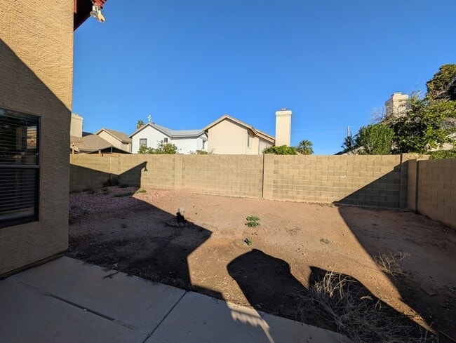 Building Photo - Remodeled Glendale Home With Garage