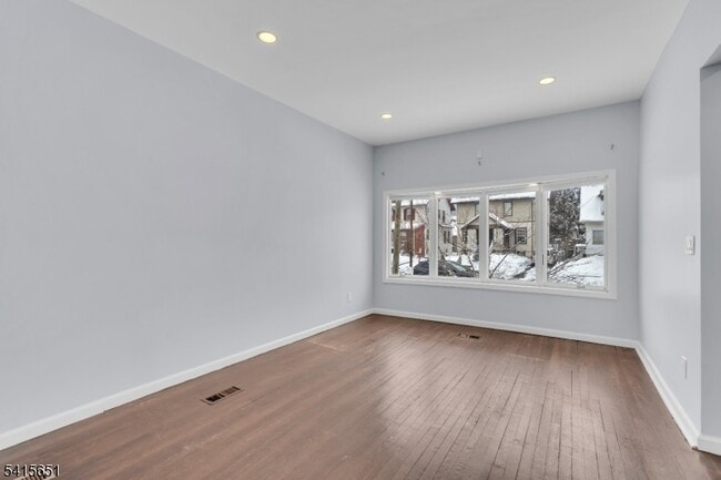 Building Photo - 323 Van Houten Ave