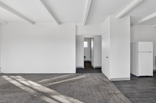 Building Photo - 1106-1112 NE 81st