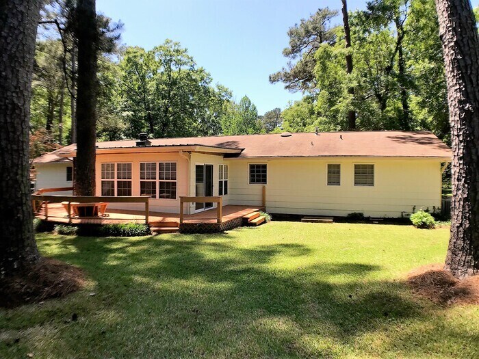 Building Photo - 1110 Auburn Dr