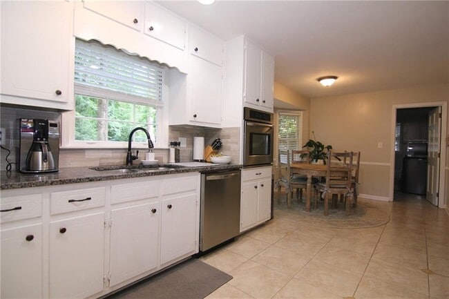 Building Photo - 3571 Sunderland Cir NE