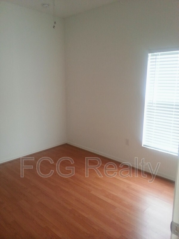 Building Photo - 373 Aldershot Ct