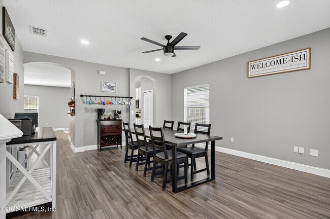 Building Photo - 2038 Creekmont Dr