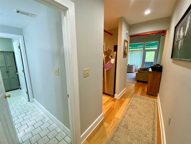 Building Photo - 254 W Washington St