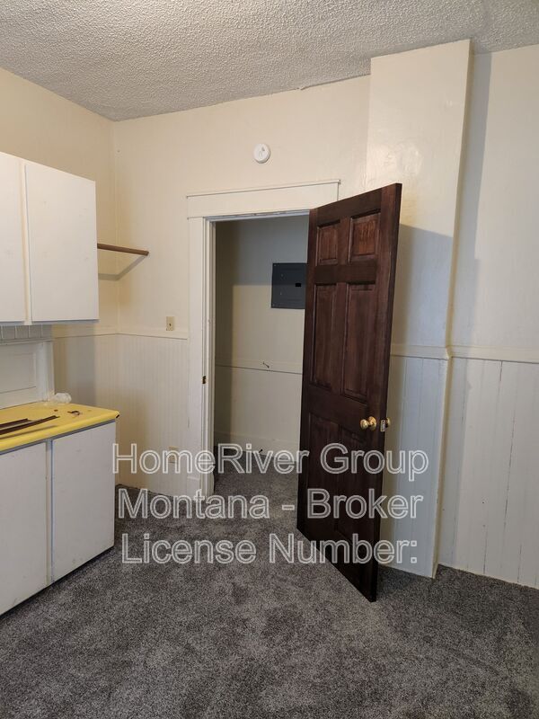 Building Photo - 532 S 3rd St W