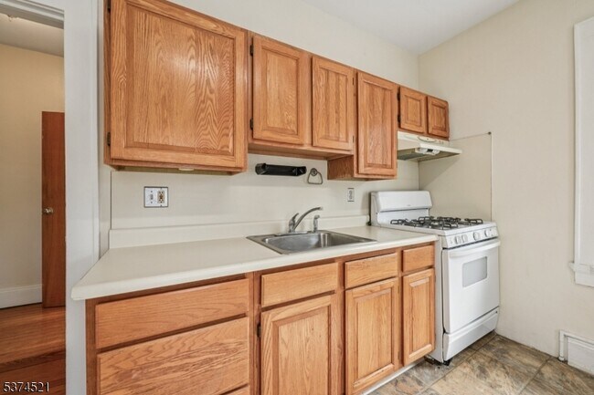 Building Photo - 215 Speedwell Ave