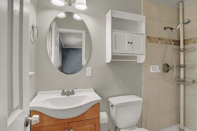 Building Photo - 13 N Dartmouth St