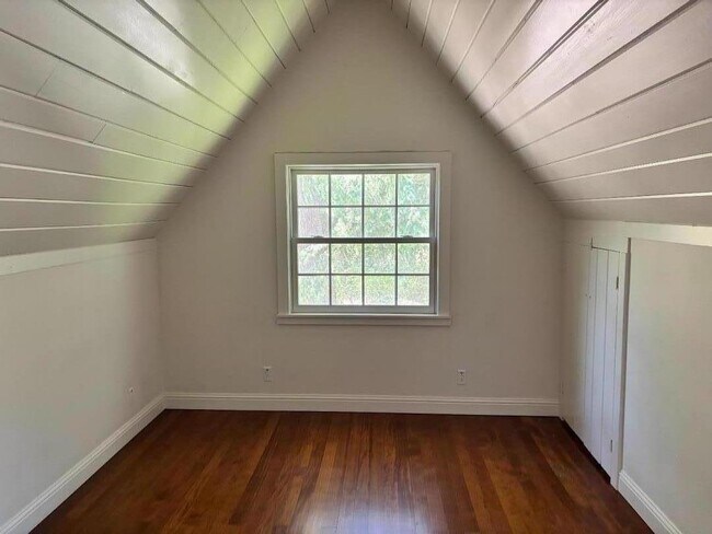 Building Photo - 1470 Fernwood Dr