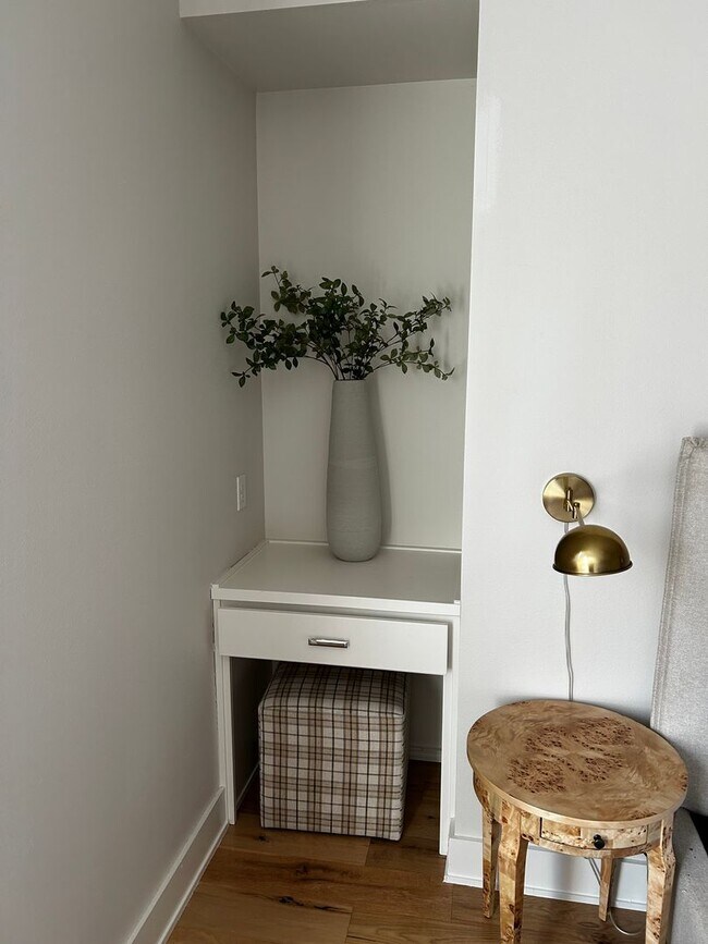 Building Photo - UNFURNISHED Beautiful Large Home Available Now on North Walnut in Fayetteville !!