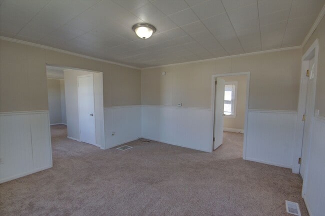 Building Photo - 2 bed home