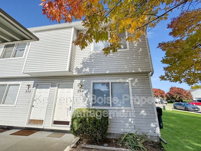 Building Photo - 254 Elbridge St E