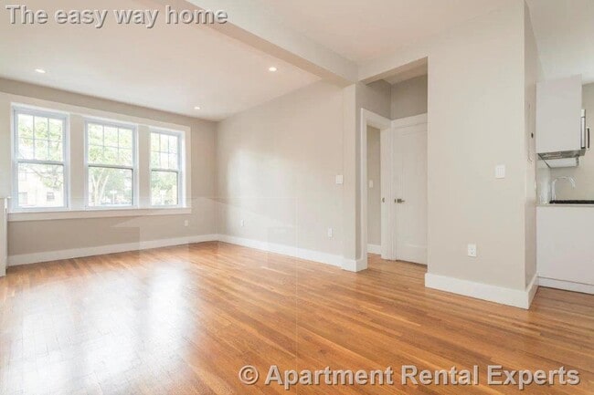 Building Photo - 16 Forest St