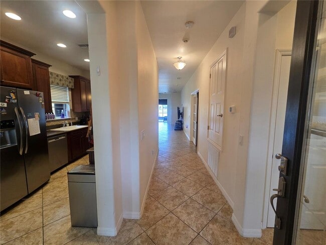 Building Photo - 2435 Palm Tree Dr