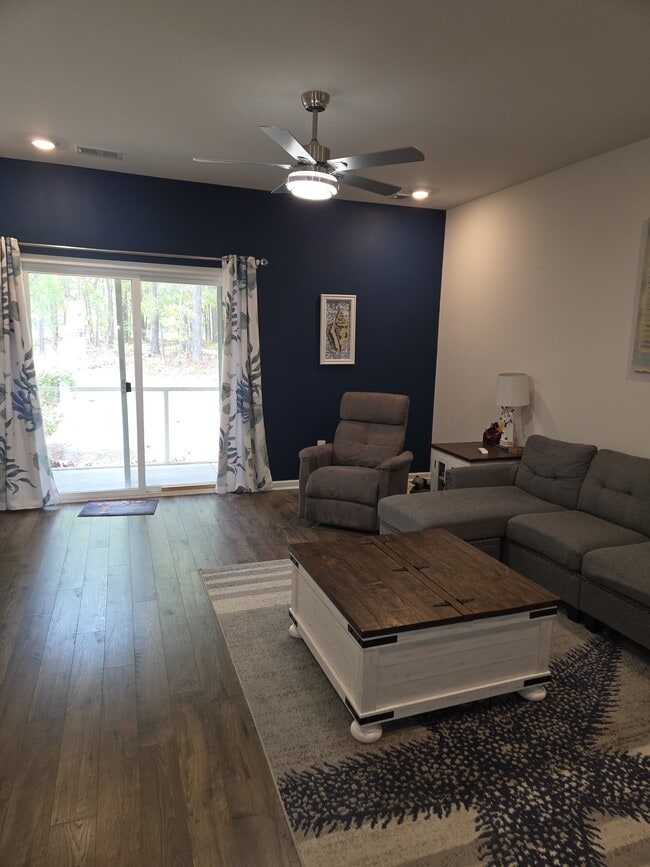 Building Photo - 3402 Bells Lk Cir