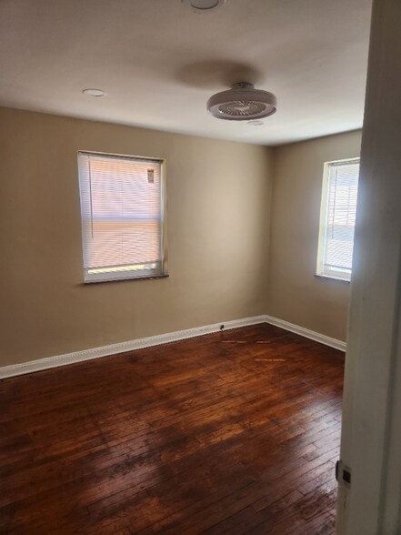 Building Photo - 1870 Dalewood Pl