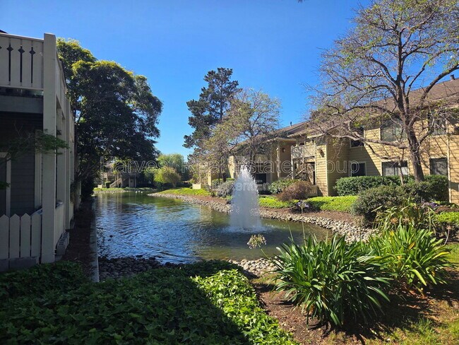 Building Photo - 198 Lakeshore Ct