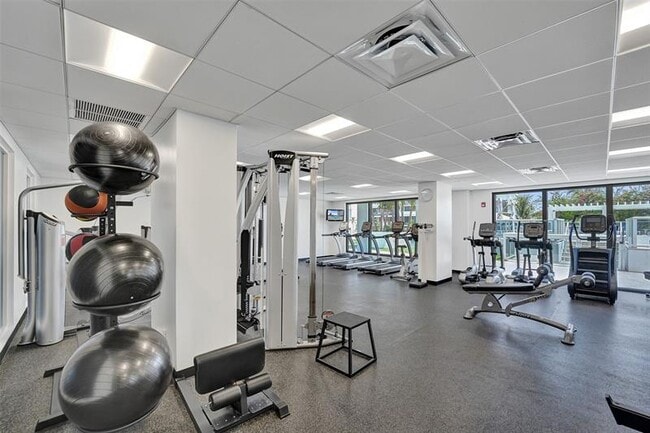 Building Photo - 3015 N Ocean Blvd