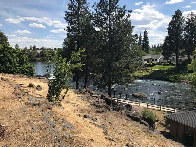 Building Photo - Large Studio Condo on Deschutes w/river trail access, minutes to downtown, heated pool, and cover...