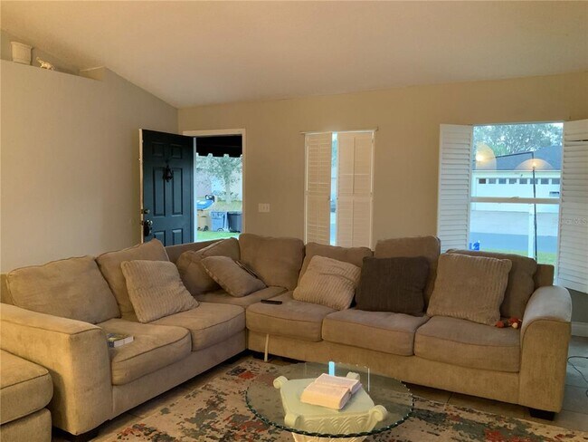 Building Photo - 856 Jarnac Dr