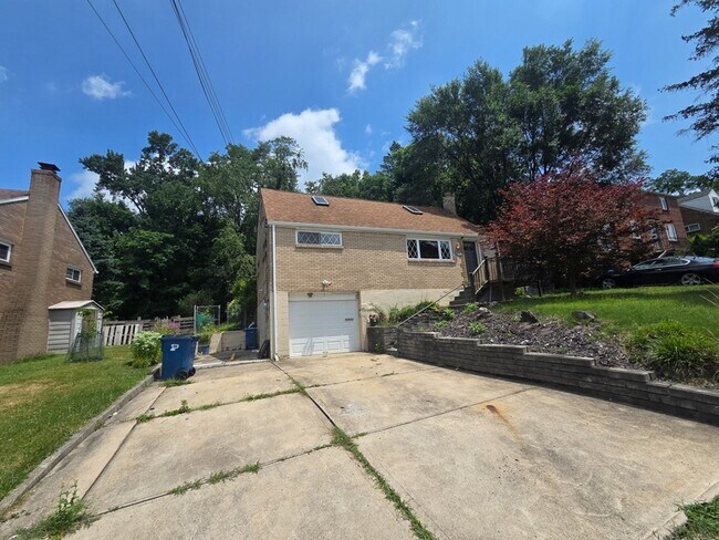 Building Photo - 151 Mahoning Dr