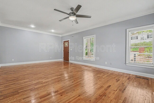 Building Photo - 1034 Hubbard St SW