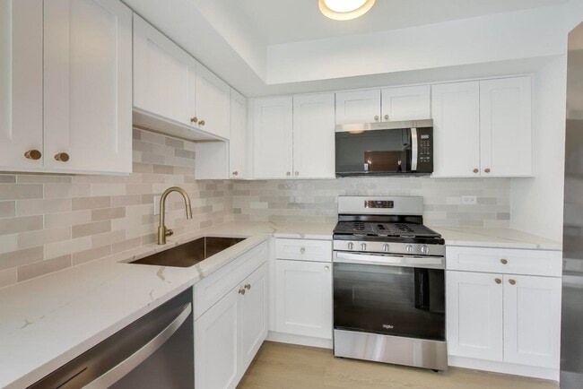 Building Photo - 1834 Jamestown Cir