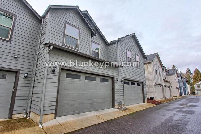 Building Photo - 3 Bed,2.5 Bath Townhome at the Landing At ...