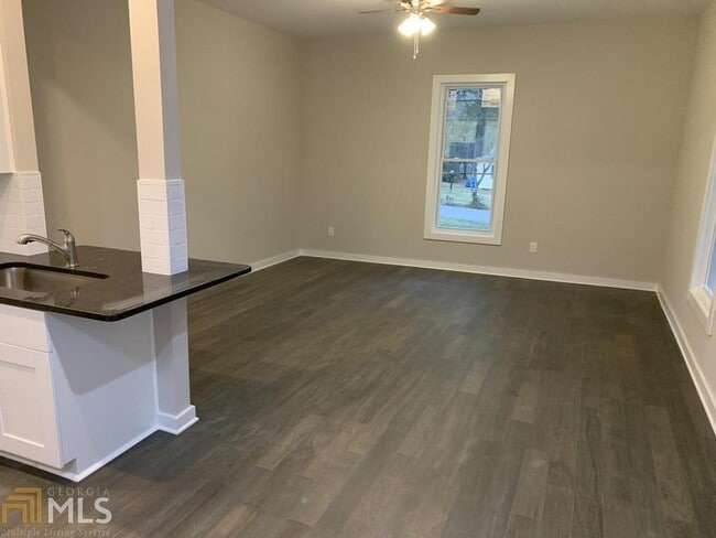 Building Photo - 6234 Collins St NE