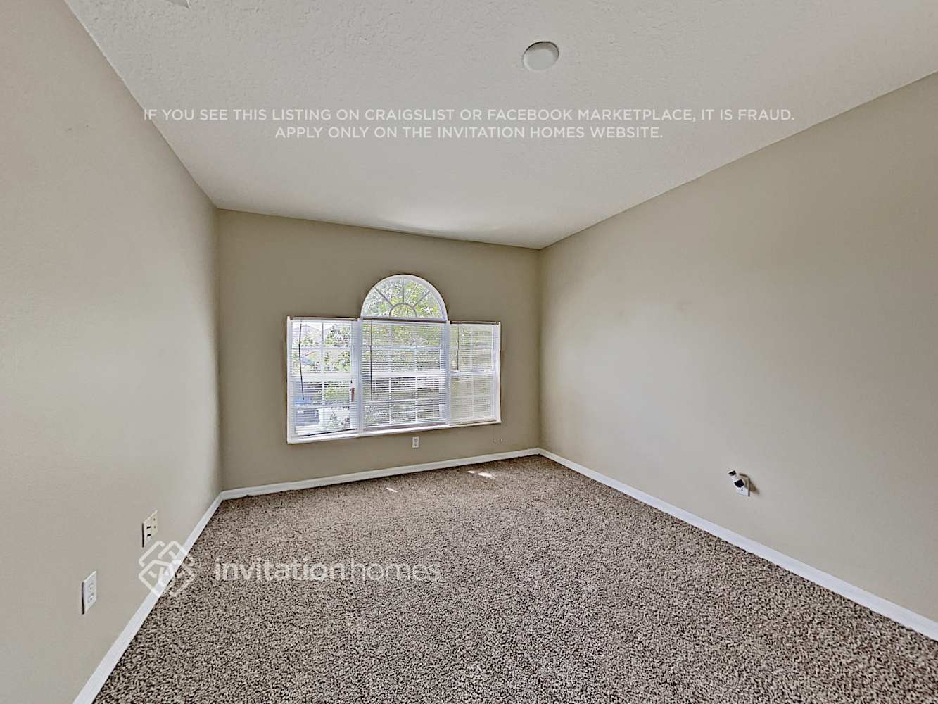 Building Photo - 3215 43rd Ave E