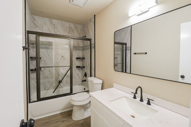 Building Photo - 3 bed/2bath! Fully remodeled!