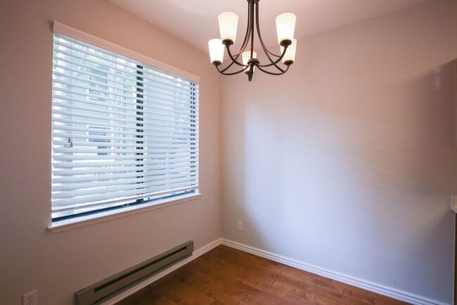 Building Photo - Richmond Marina Bay Condo In Gated Community