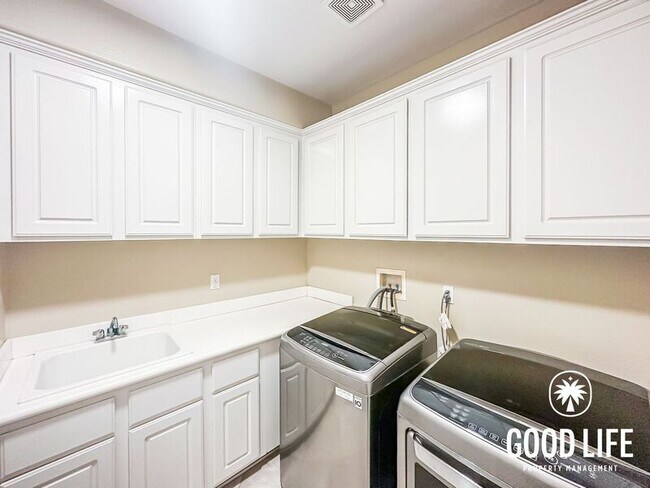 Building Photo - 1074 Moonstone Pl