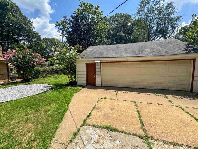 Building Photo - 1560 Cranford Rd