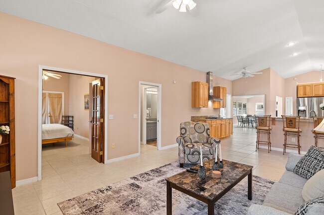 Building Photo - 922 Jackson Way