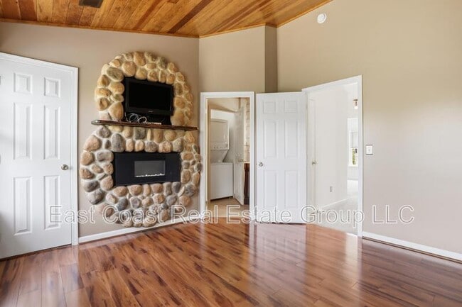 Building Photo - 808 Marquette Dr