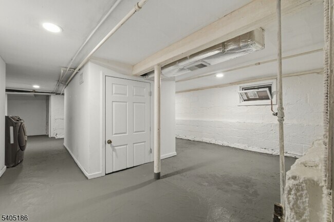 Building Photo - 509 Centre St