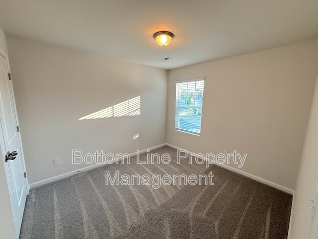 Building Photo - 1233 Bigelow St