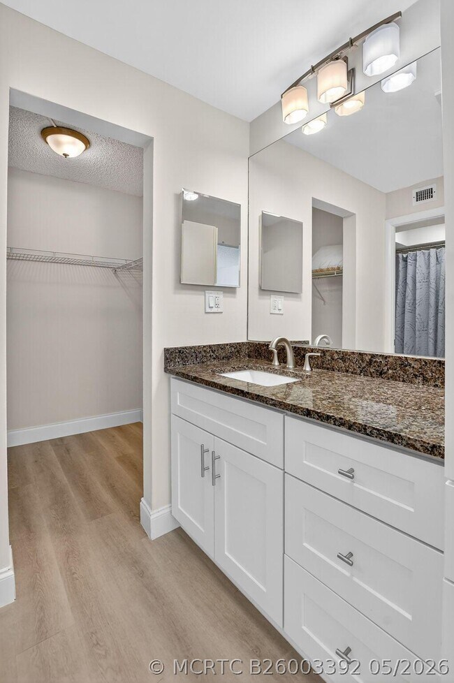 Building Photo - 8 Royal Palm Way