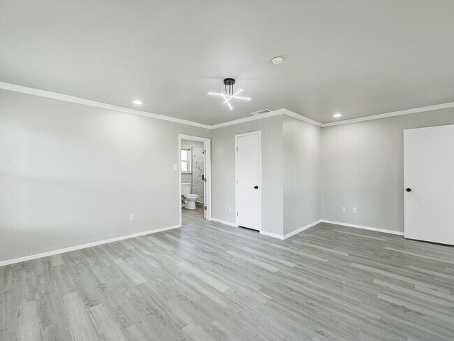 Building Photo - 3309 Ashford Ave