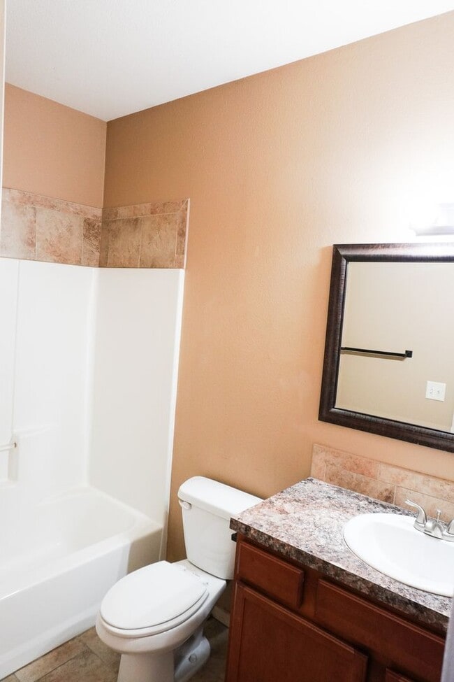 Building Photo - 3-Bed Duplex w Garage, NEW Carpet + Fenced Yard SPECIAL: $600 OFF February RENT!