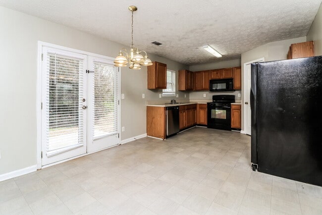 Building Photo - 168 Springbottom Dr SE