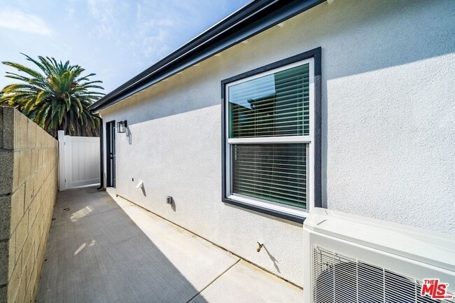 Building Photo - 1258 Mariposa St