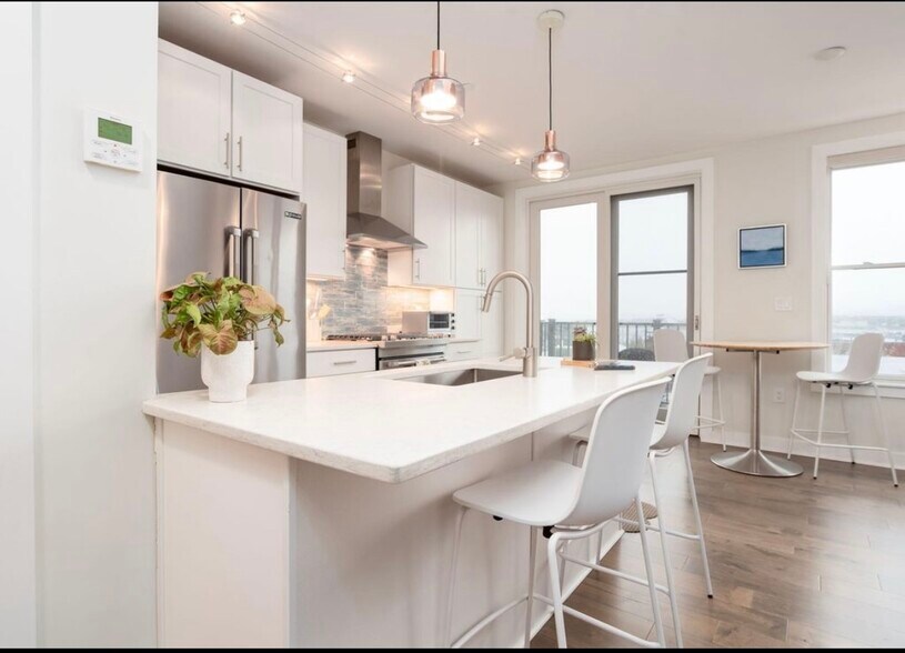 Building Photo - 62 India St