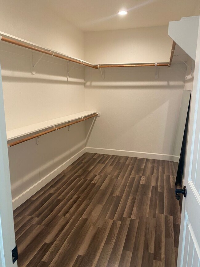 Building Photo - 3200 N Glacier Way