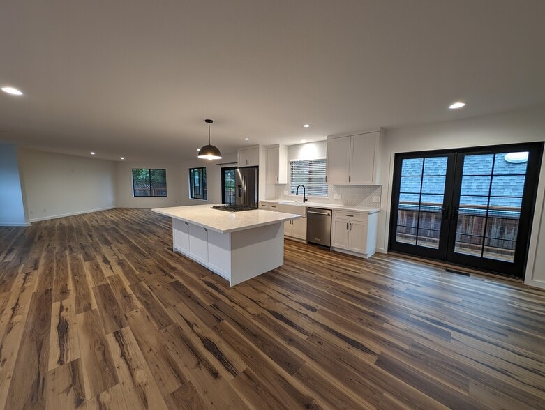 Brand new kitchen - 4977 Hoen Ave