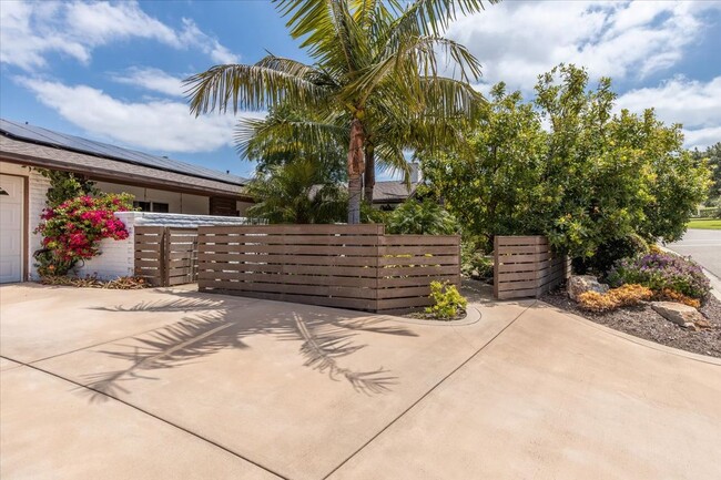 Building Photo - 1356 San Julian Dr
