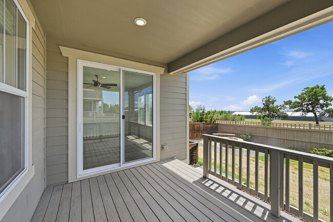 Building Photo - $2,995.95-3-Bed, 2.5-Bath Updated Townhouse in Broomfield!