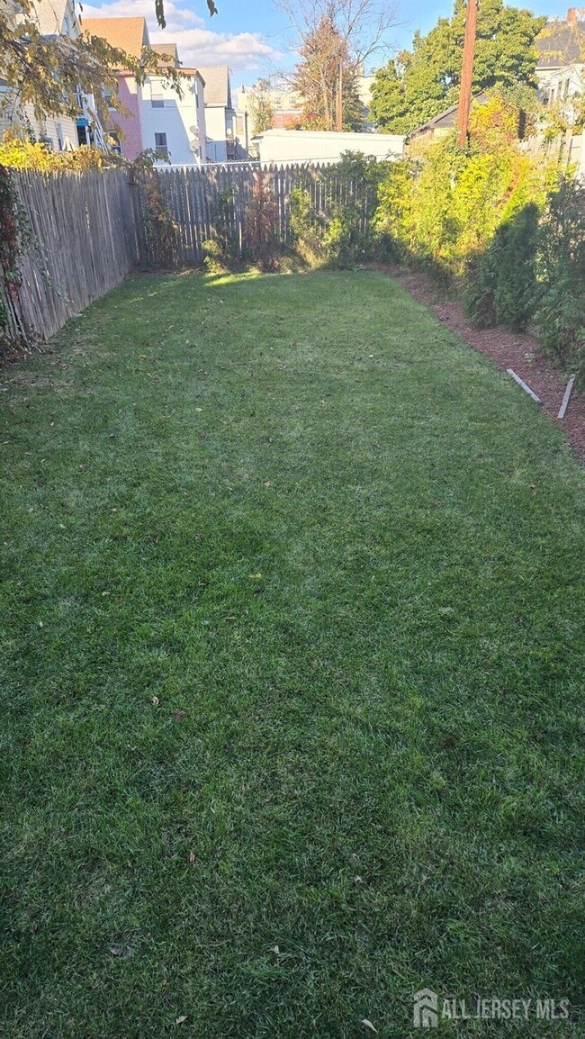 Building Photo - 272 Market St