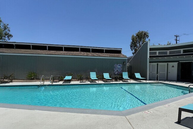 Building Photo - End-Unit Townhouse in Prime Newport Beach ...