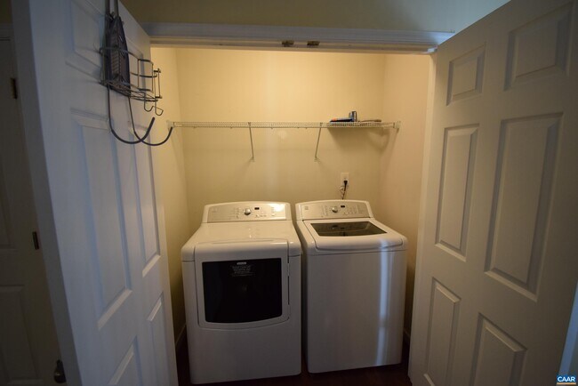 Building Photo - 41 Woodlawn Dr